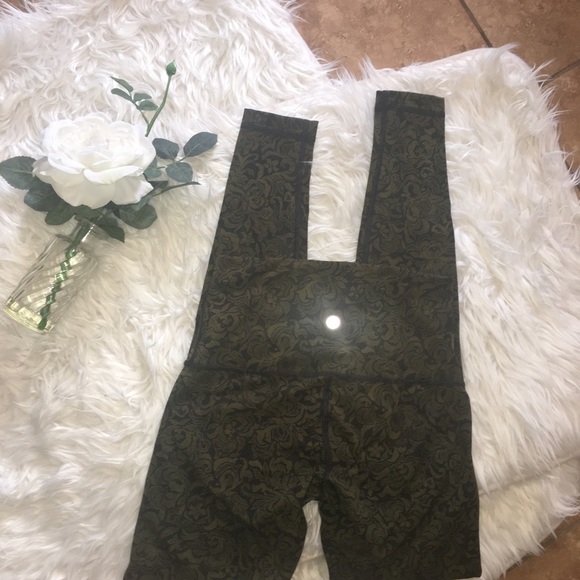 ❌SOLD❌RARE Like New Lululemon pencil lace - Picture 5 of 8